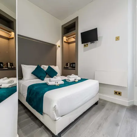 Hotel Avaton - Deluxe Bedroom - Cannes Palais