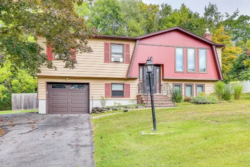 Family Home Close to Warwick, 5 Mi to Lake!