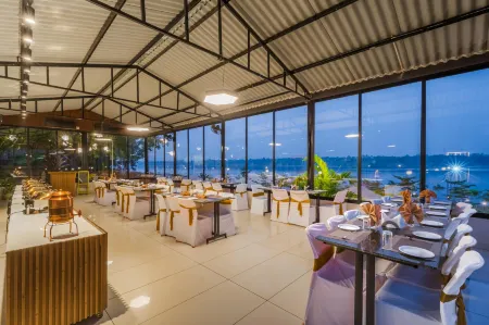 RiverView Tent Resort Отели рядом с достопримечательностью «Стейтью Оф Юнити»