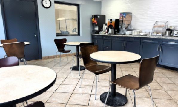 Super 8 by Wyndham Tupelo Airport