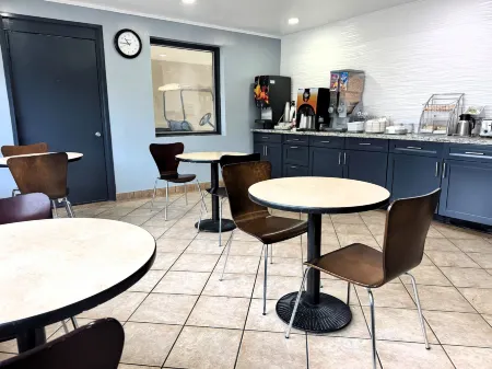 Super 8 by Wyndham Tupelo Airport