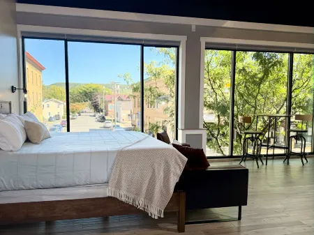 The Benjamin Hotel Отели рядом с достопримечательностью «Парк штата Уоткинс Глен»