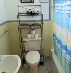 Sunny Apartments a block from Warm Mineral Springs