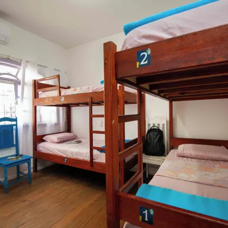 Onça da Praia Hostel
