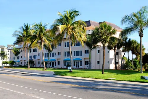 Awesome Beach/Gulf Views-about 50 Steps to Beach. Romantic-Cozy-Quiet-Very Clean