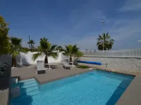 Villa with Garden & Roof Deck - piscina
