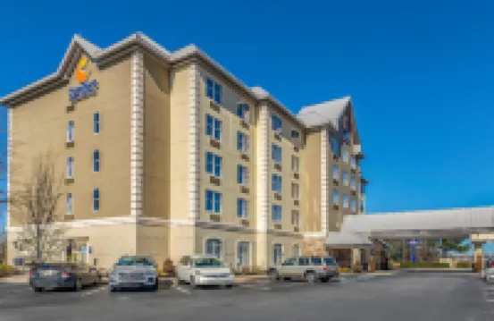 Comfort Inn & Suites Near Six Flags
