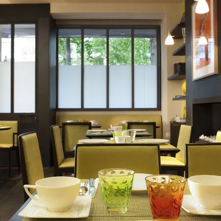 Hôtel Marais Bastille Отели рядом с достопримечательностью «Улица Лапп»
