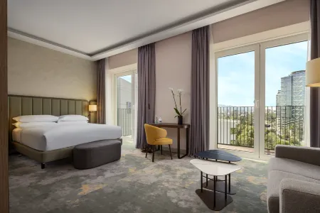 Hilton Sofia Отели рядом с достопримечательностью «Абакус бизнес център»