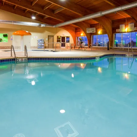 Holiday Inn DETROIT LAKES - LAKEFRONT by IHG
