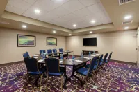 햄프턴 인 & 스위트 레번워스