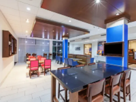 Holiday Inn Express & Suites TULSA SOUTH - WOODLAND HILLS by IHG Hotel di Tulsa