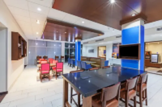 Holiday Inn Express & Suites TULSA SOUTH - WOODLAND HILLS by IHG