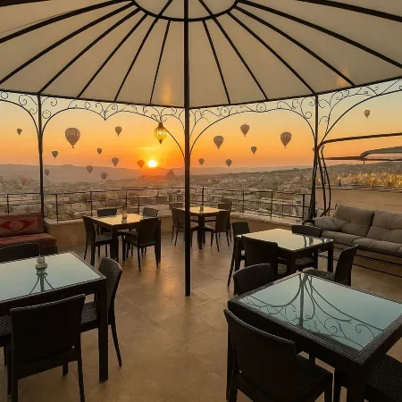 Balloon View Hotel Отели рядом с достопримечательностью «Al Nazar Church»