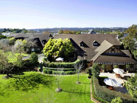 Peppers the Hills Lodge Отели рядом с достопримечательностью «Swane's Nurseries»