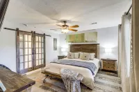 Dog-Friendly Cypress Vacation Rental w/ Lanai! - Wifi