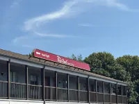 Red Roof Inn & Suites Swansea Hotels in Fall River