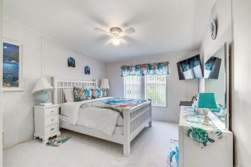 Waterfront Weeki Wachee Home w/ Fire Pit! -  Privatzimmer