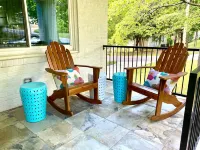 Blue Door Walk to Avondale Dog-friendly w Yard - Homestays