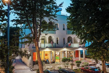 Hotel Admiral Отели в г. Чезенатико