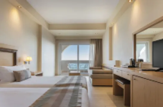 Alexandra Beach Resort & Spa