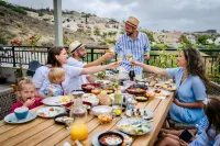 WellClub Resort - Wellness & SeaView Suites - sarapan