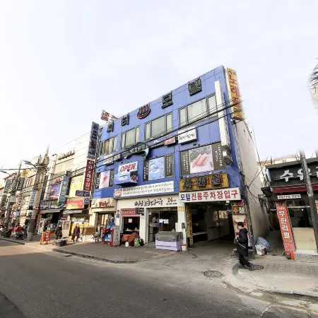 Cheonho City Отели рядом с достопримечательностью «Рынок Амса»