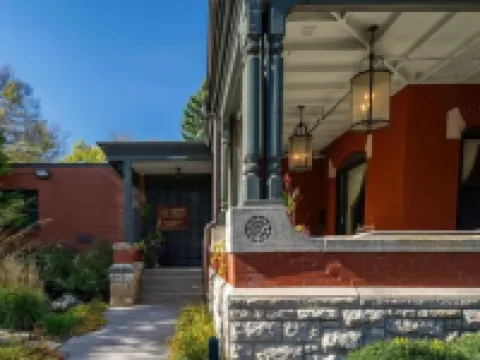 The New Victorian Mansion Bed & Breakfast Hotels in Saint Paul