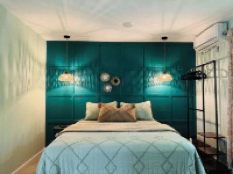 Orchard Casita massage bed! No parties nor gatherings.