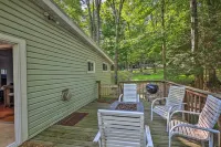 22 Mi to Ski Big Bear! Lake Wallenpaupack Getaway - Pet friendly