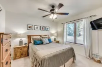 Bright Townhome - 1 Mile to Downtown Cloudcroft