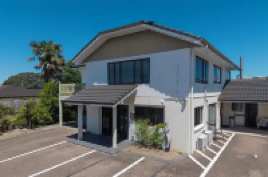 Summit Motor Lodge Hotels near Business Estate