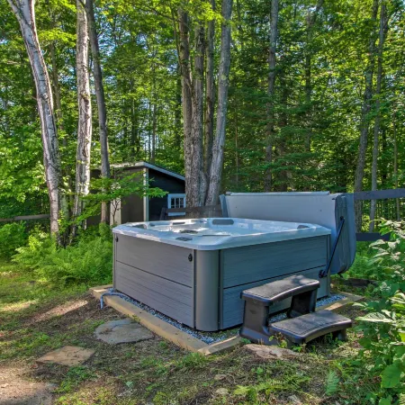 Stylish Mountain Home Near Ski, Golf and Manchester!