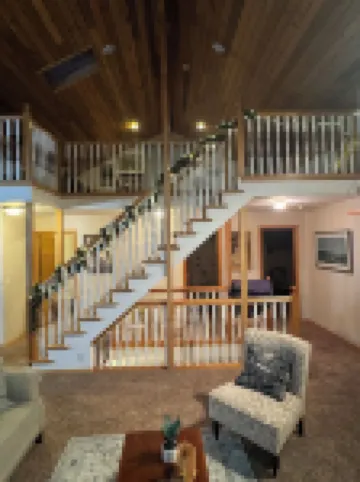 10 ppl/full house/relax/private yard/wifi/games/kid space/fire pit/uniq art