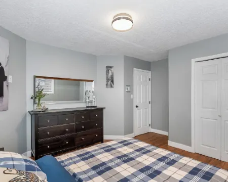 Knockan Hill Rentals - Ground Floor Suite Hotels in Saanich