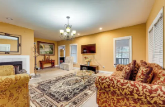 Tasteful Unit w/ Pool Table: 7 Mi to Lake Altoona! Hotels in 