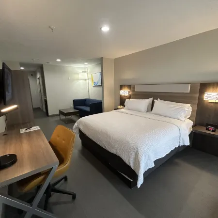 Holiday Inn Express & Suites GRANTS - MILAN by IHG