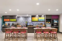 彭薩科拉 I-10 北戴維斯公路希爾頓惠庭飯店 - 早餐