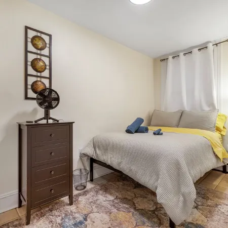 Spacious Apartment Steps From NYC, Free Parking