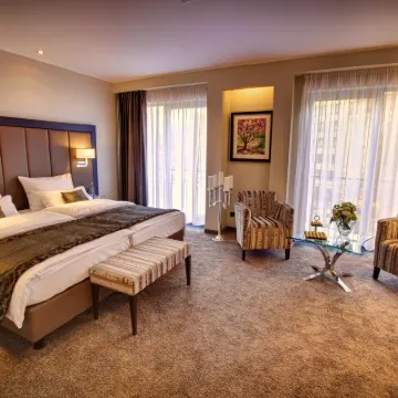 Hotel Favor Отели рядом с достопримечательностью «Парк Хофгартен»