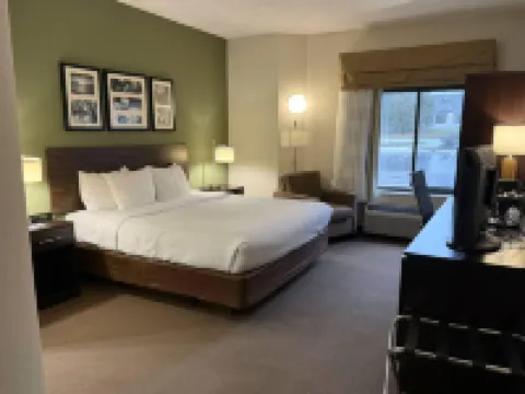 スリープ イン & スイーツ クイーンズベリー - レイク ジョージ クイーンズベリーのホテル