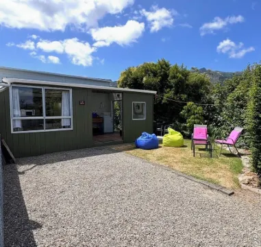 Modern cabin at beautiful Pohara Beach 波哈拉酒店