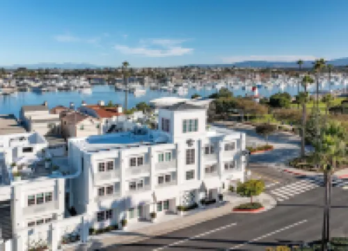 Bay Shores Peninsula Hotel Hotel berhampiran Sherman Library & Gardens