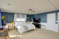 Spacious Lakefront House w/ Backyard Fire Pit - Wifi