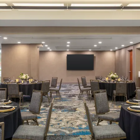 Hotel Indigo COLUMBUS ARCHITECTURAL CENTER by IHG