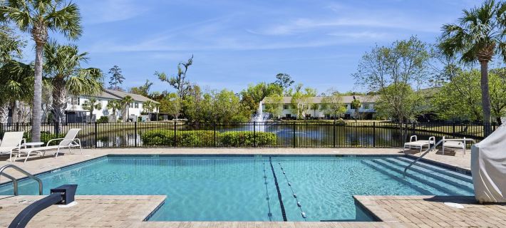 Charming Southern Townhouse W/enclosed Yard & Access to Community Pool Ξενοδοχεία στην πόλη Glynn County