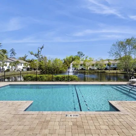 Charming Southern Townhouse W/enclosed Yard & Access to Community Pool