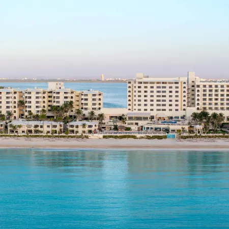 Occidental Tucancún - All Inclusive Отели рядом с достопримечательностью «Торговый центр Kukulcan Plaza»