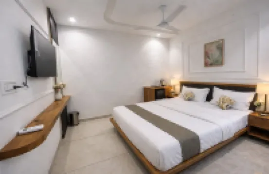 Raw Leaves - Premium Family & Business Hotel Near Rajkot Railway Station