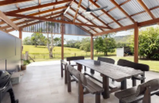 Secluded Getaway – Cabin & Barn Stay7 minutes from beautiful Valla beach